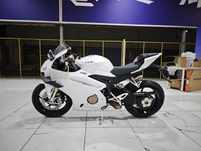 张雪机车 500RR