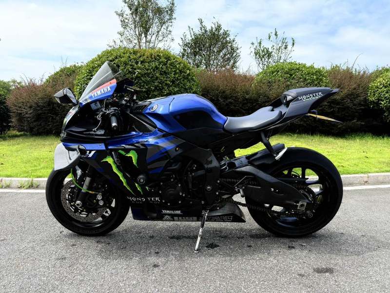 雅马哈 YZF-R1