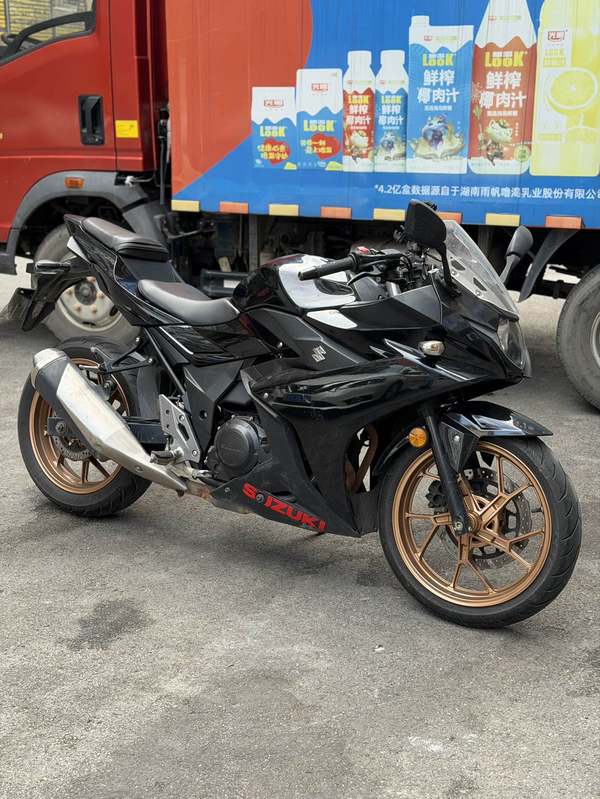豪爵铃木 GSX250R
