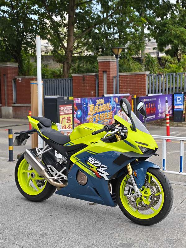 张雪机车 500RR