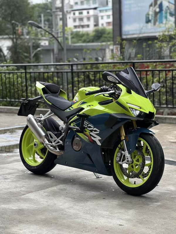 张雪机车 500RR