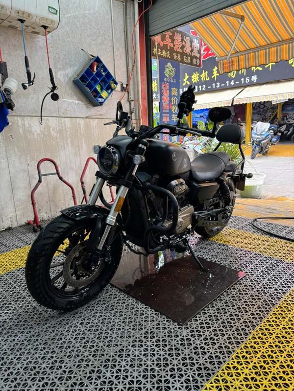 QJMOTOR 闪300S
