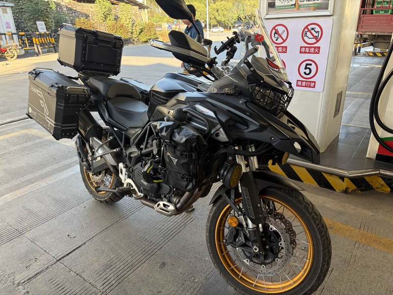 贝纳利 TRK552