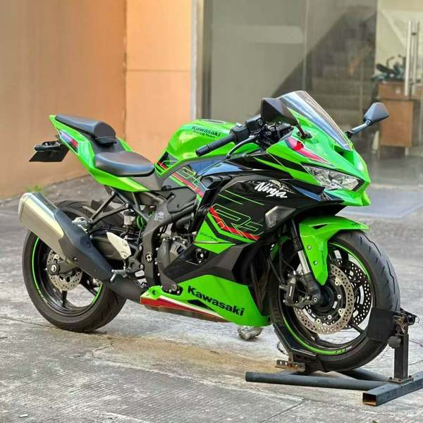 川崎 ZX-4R