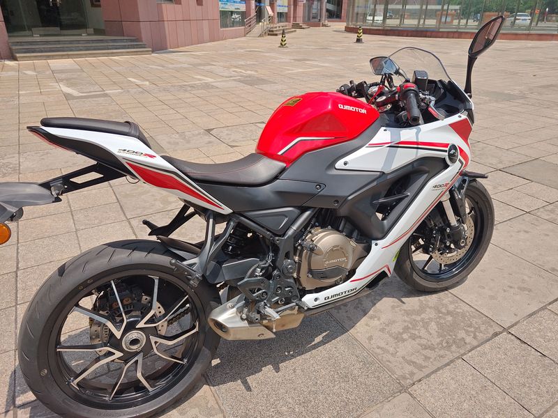 QJMOTOR 赛400