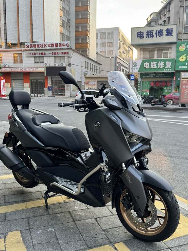 雅马哈 XMAX
