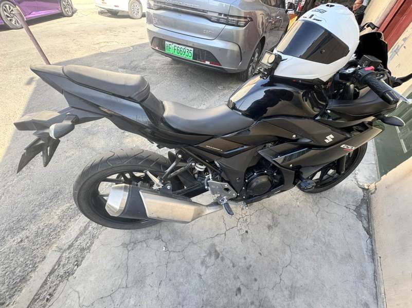 豪爵铃木 GSX250R
