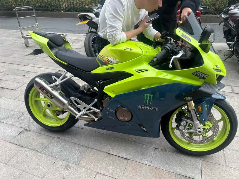 张雪机车 500RR