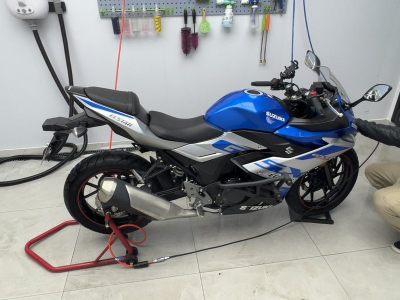豪爵铃木 GSX250R