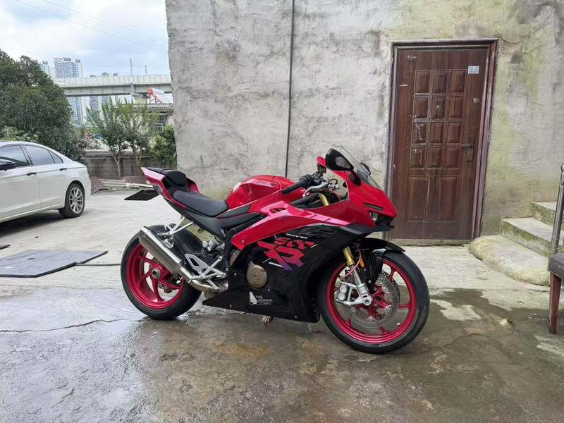 张雪机车 500RR