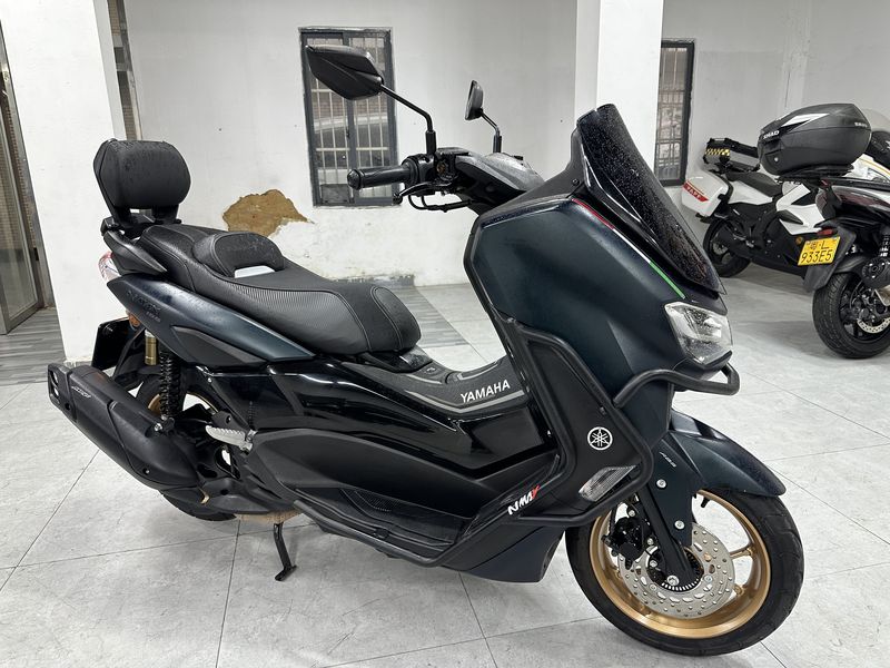 雅马哈 NMAX