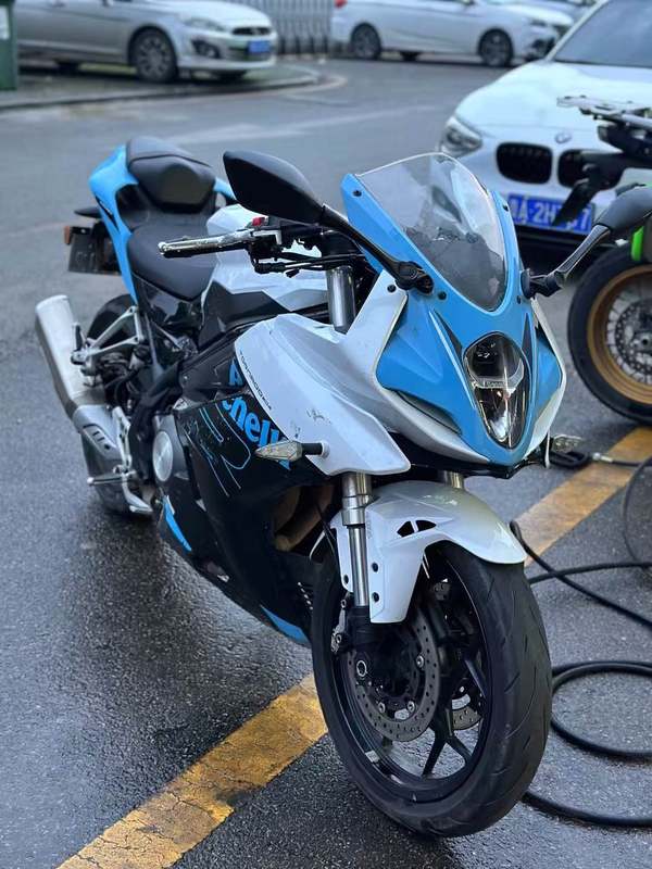 贝纳利 龙卷风 Tornado 302R