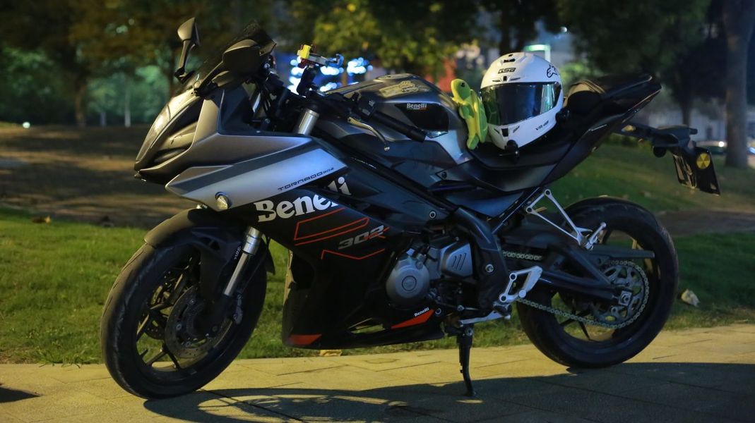 贝纳利 龙卷风 Tornado 302R