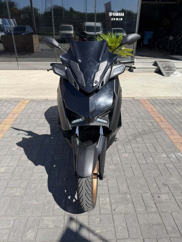 雅马哈 XMAX