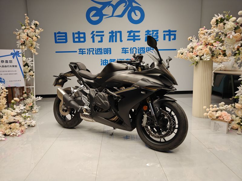 QJMOTOR 赛800