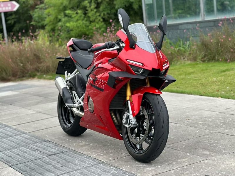 张雪机车 500RR