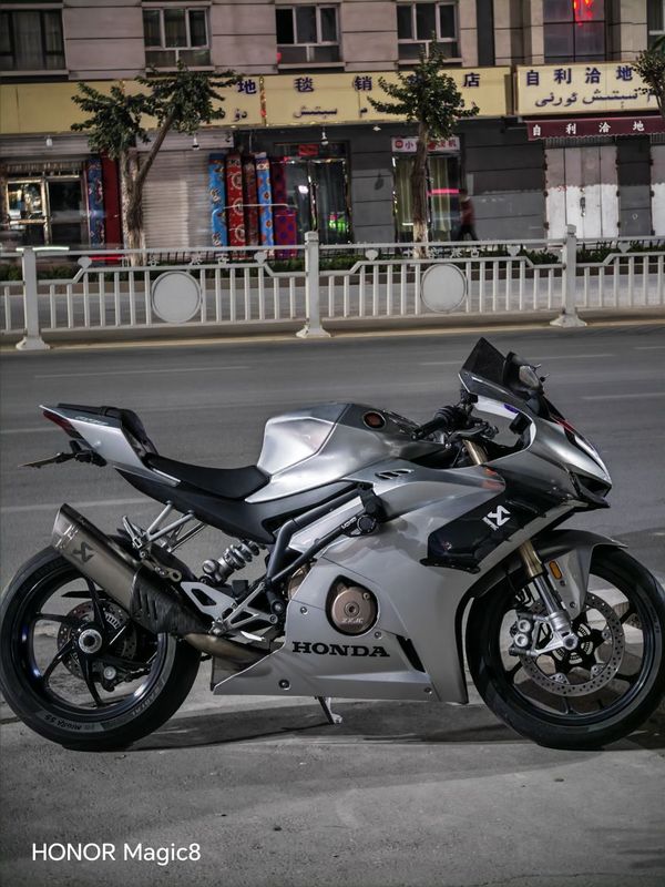 张雪机车 500RR
