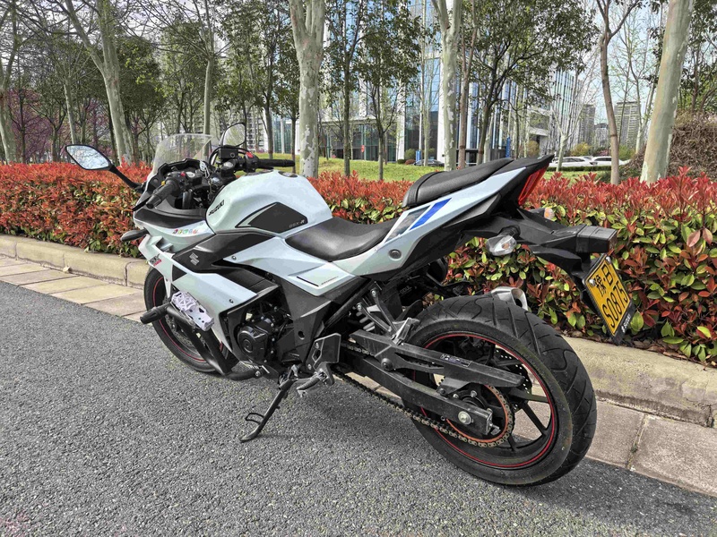 豪爵铃木 GSX250R