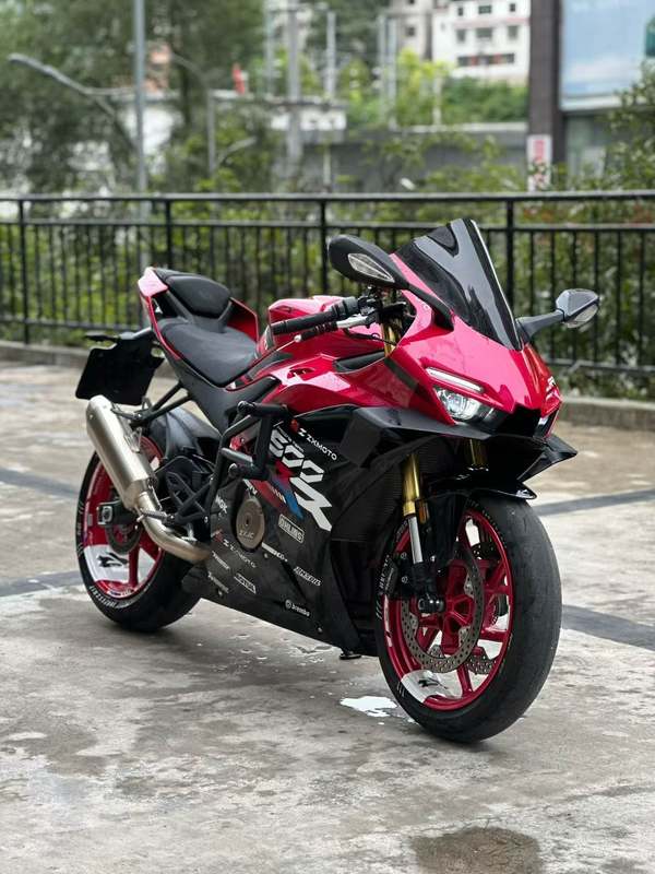 张雪机车 500RR