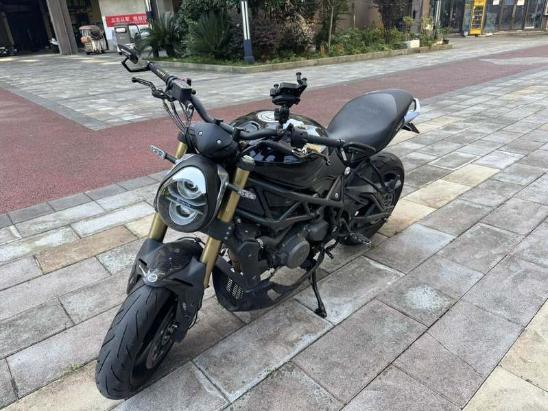 贝纳利 752S