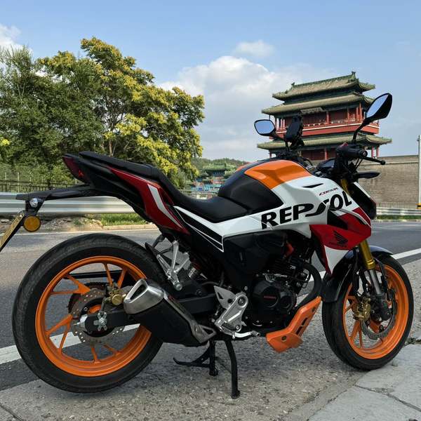 五羊本田 CB190R 暴锋眼