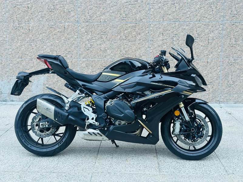 QJMOTOR 赛800