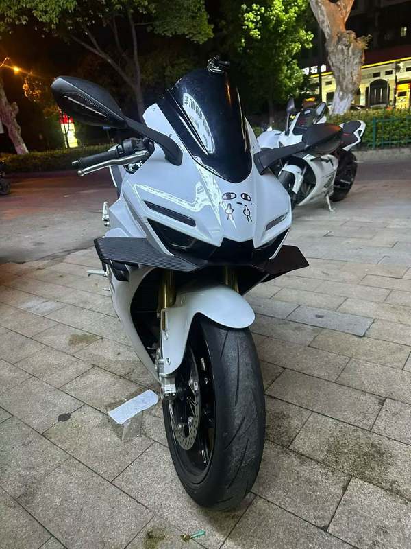 张雪机车 500RR