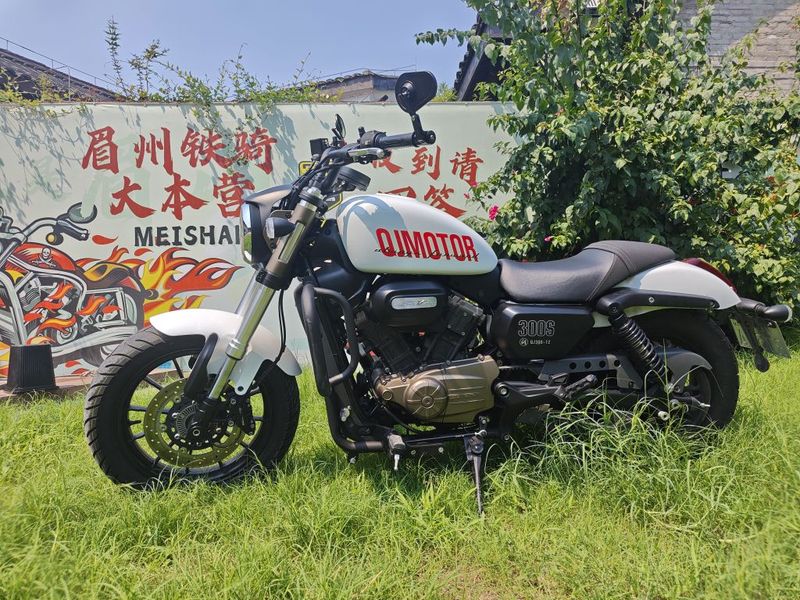 QJMOTOR 闪300S