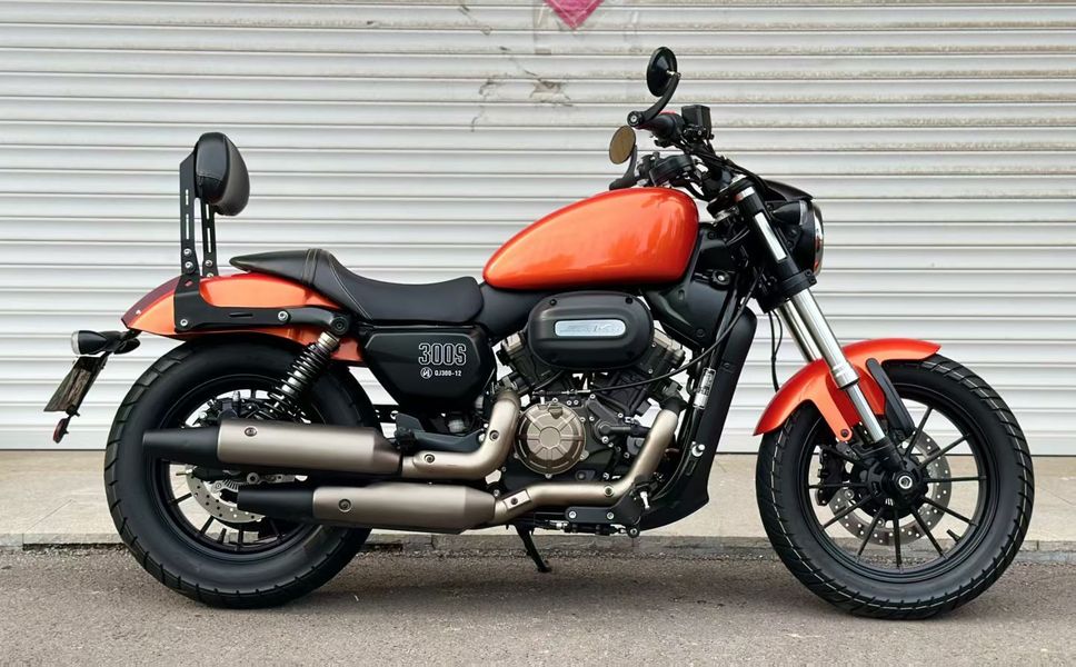QJMOTOR 闪300S