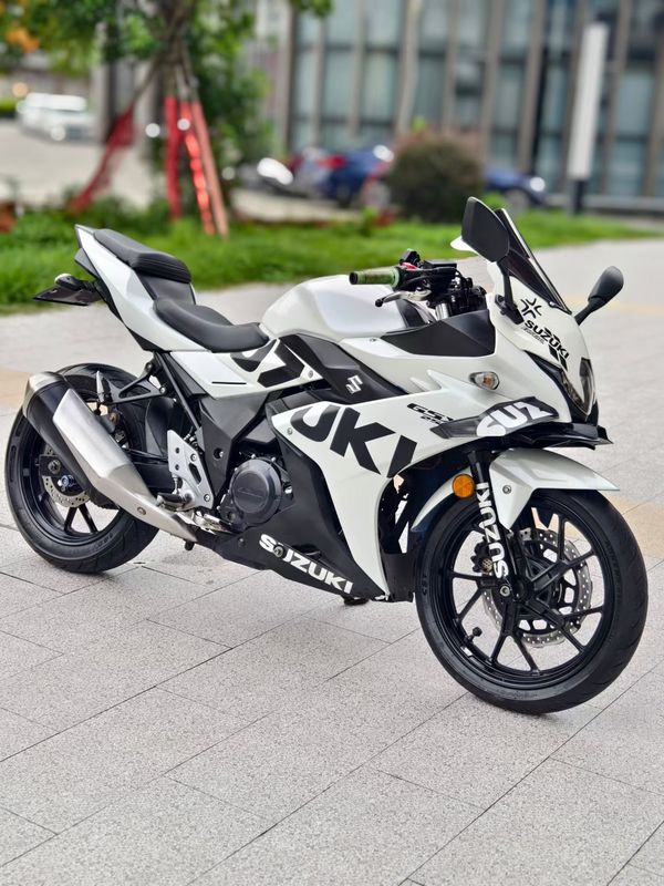 豪爵铃木 GSX250R