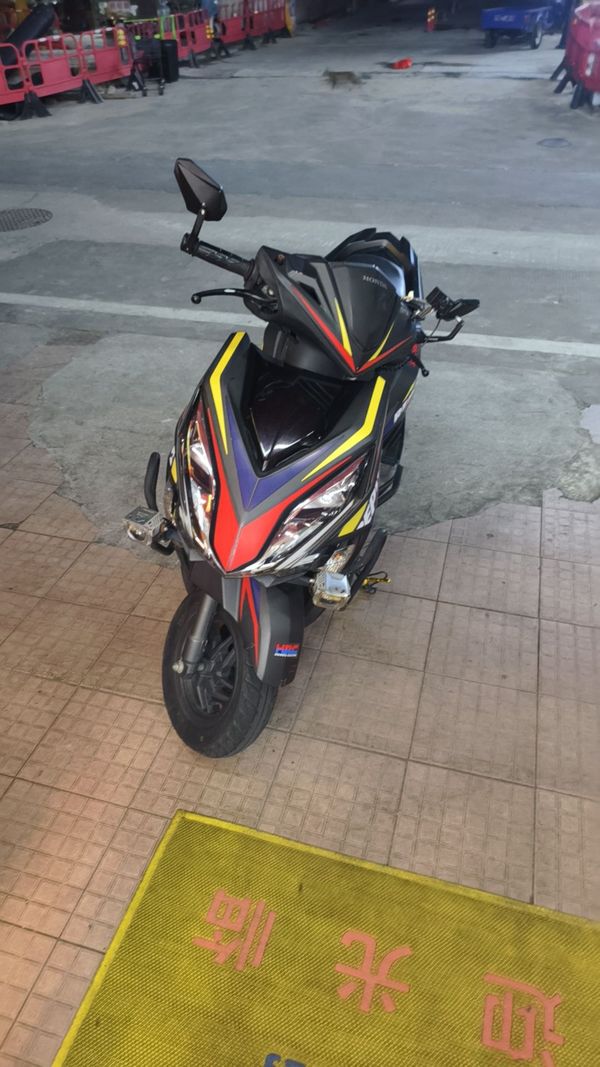 新大洲本田 裂行 RX125Fi