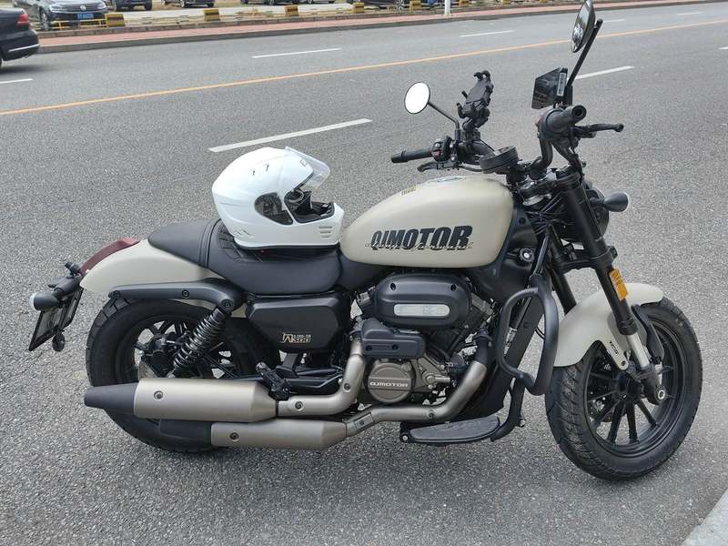 QJMOTOR 闪300S