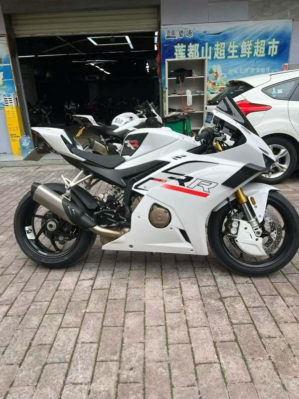 张雪机车 500RR