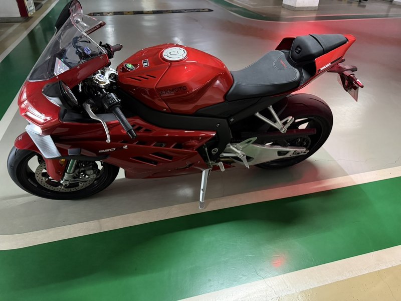 张雪机车 820RR