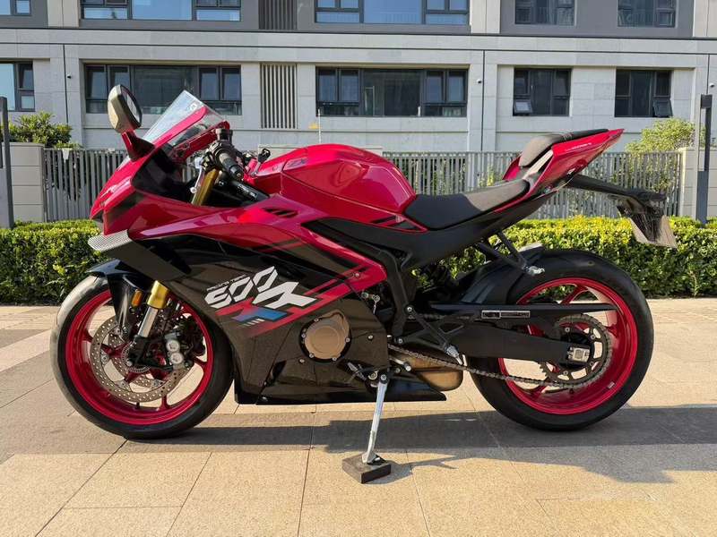 张雪机车 500RR