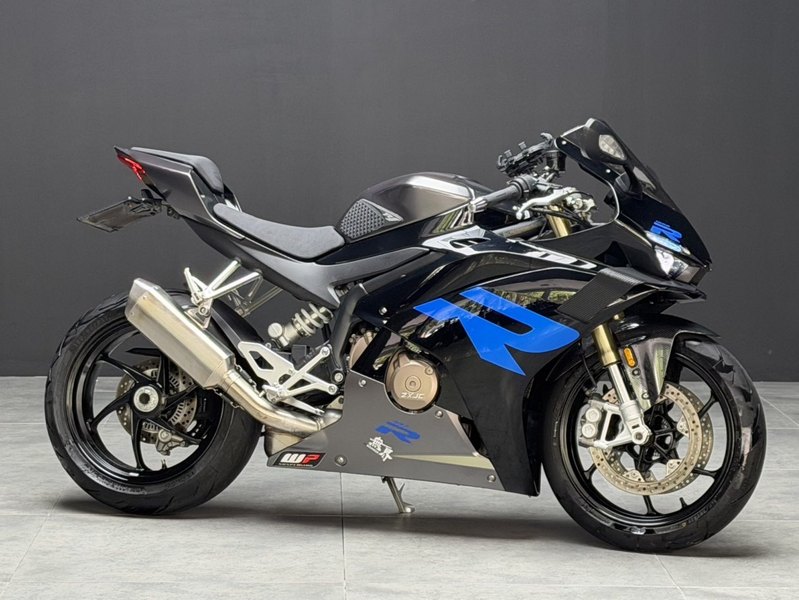 张雪机车 500RR