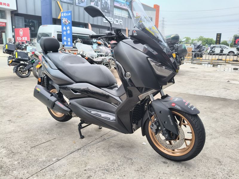 雅马哈 XMAX