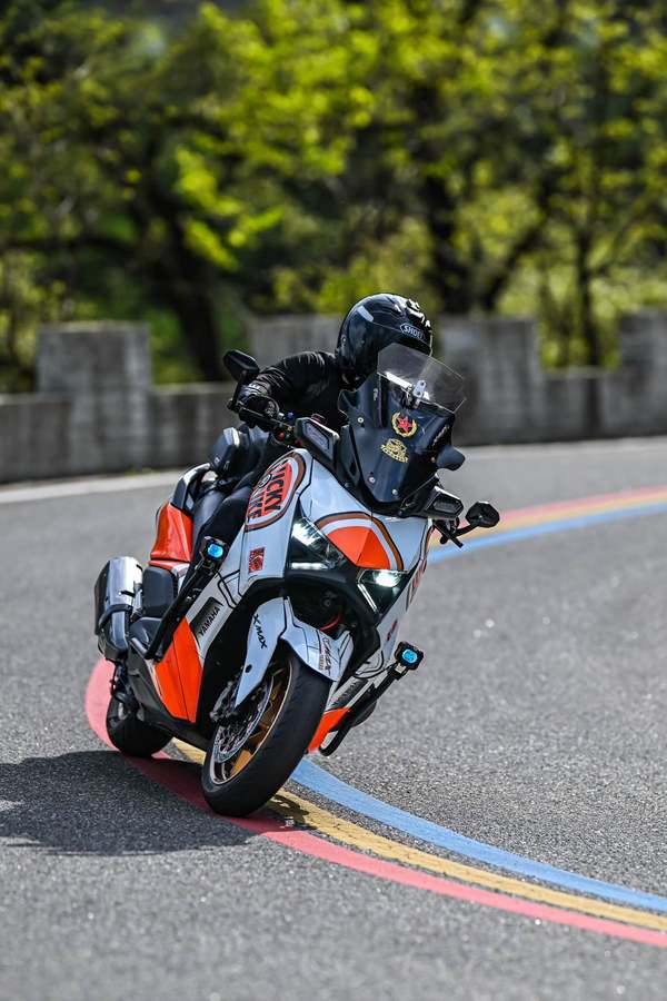 雅马哈 XMAX