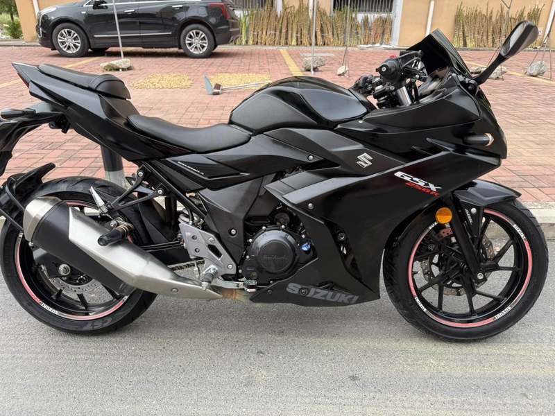 豪爵铃木 GSX250R