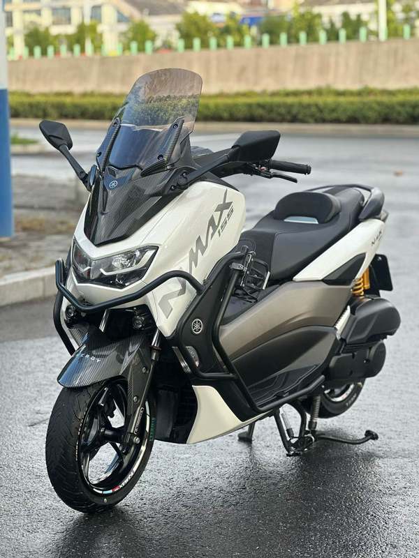 雅马哈 NMAX