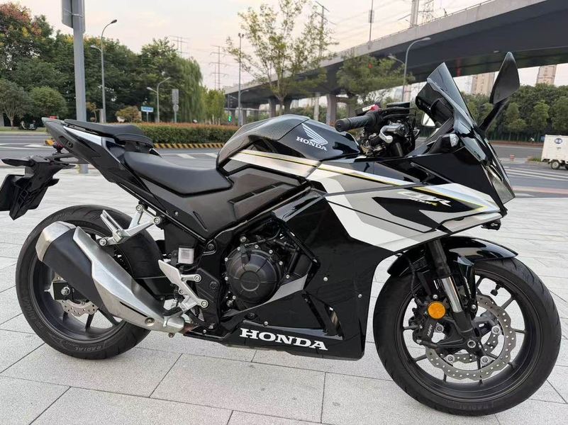 本田WING CBR400R