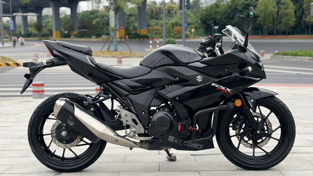 豪爵铃木 GSX250R