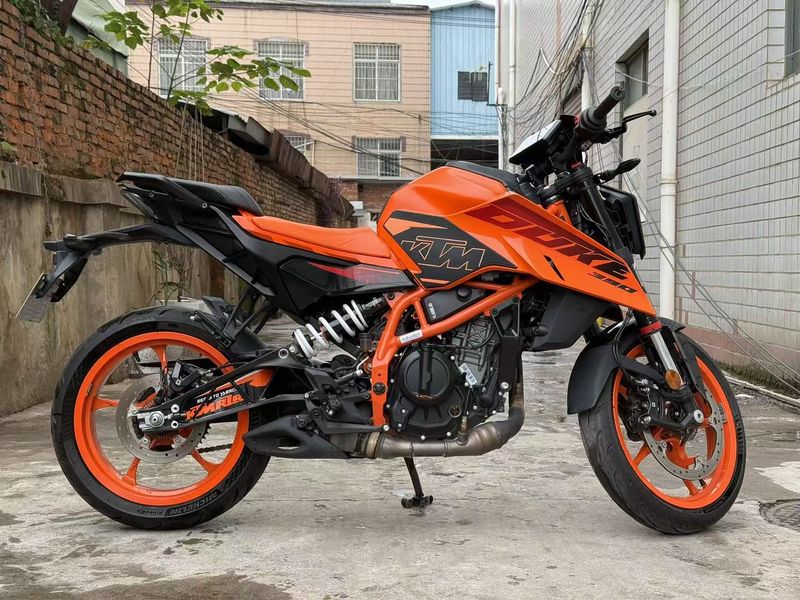 KTMR2R 390 Duke