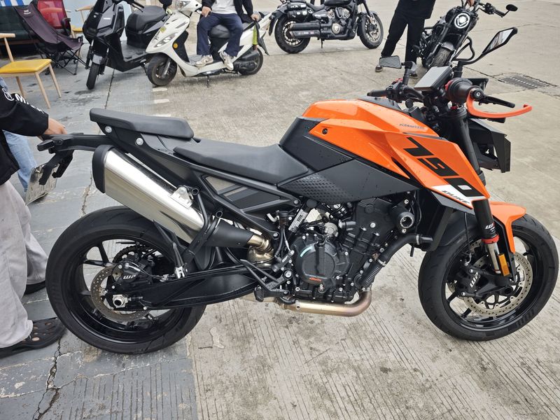 KTMR2R 790 Duke