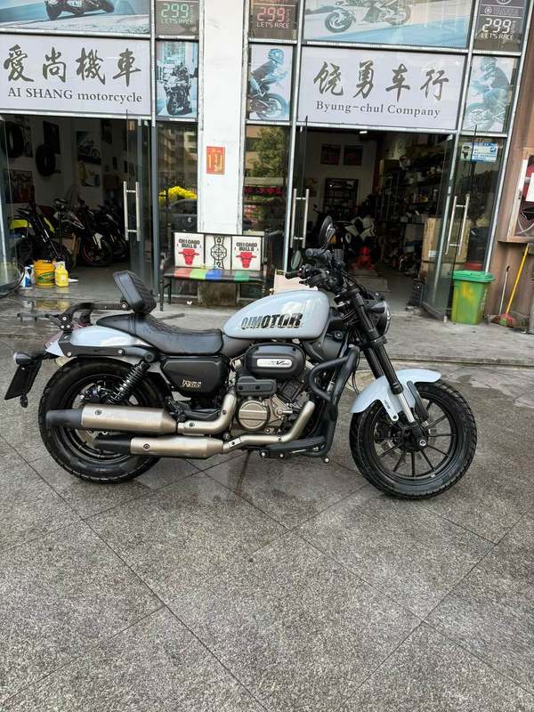 QJMOTOR 闪300S