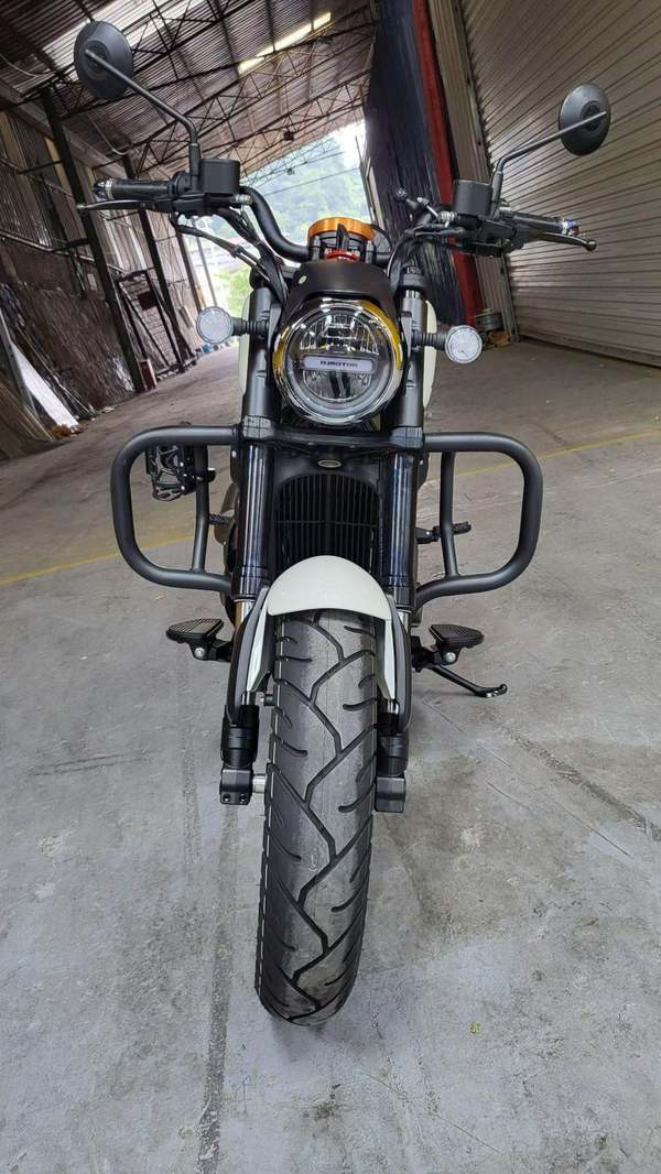 QJMOTOR 闪300S