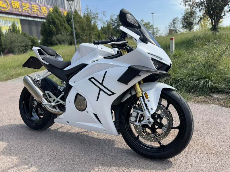 张雪机车 500RR