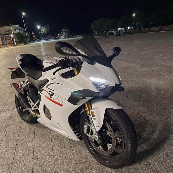 张雪机车 500RR