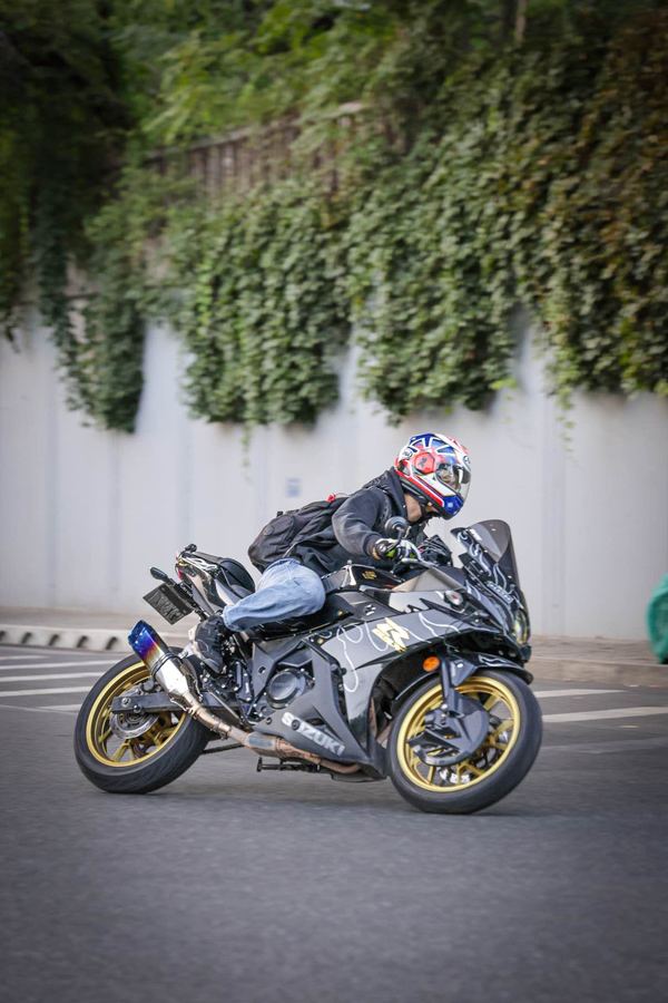豪爵铃木 GSX250R