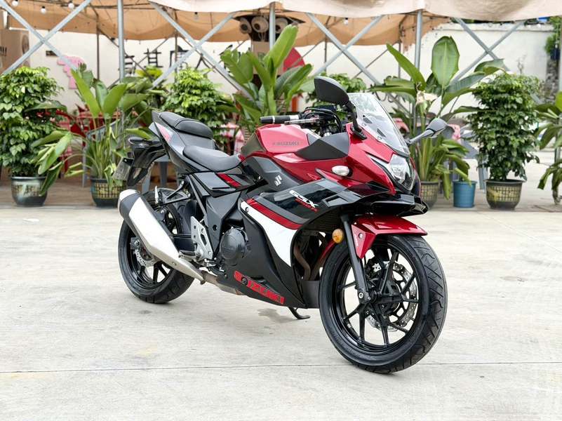 豪爵铃木 GSX250R